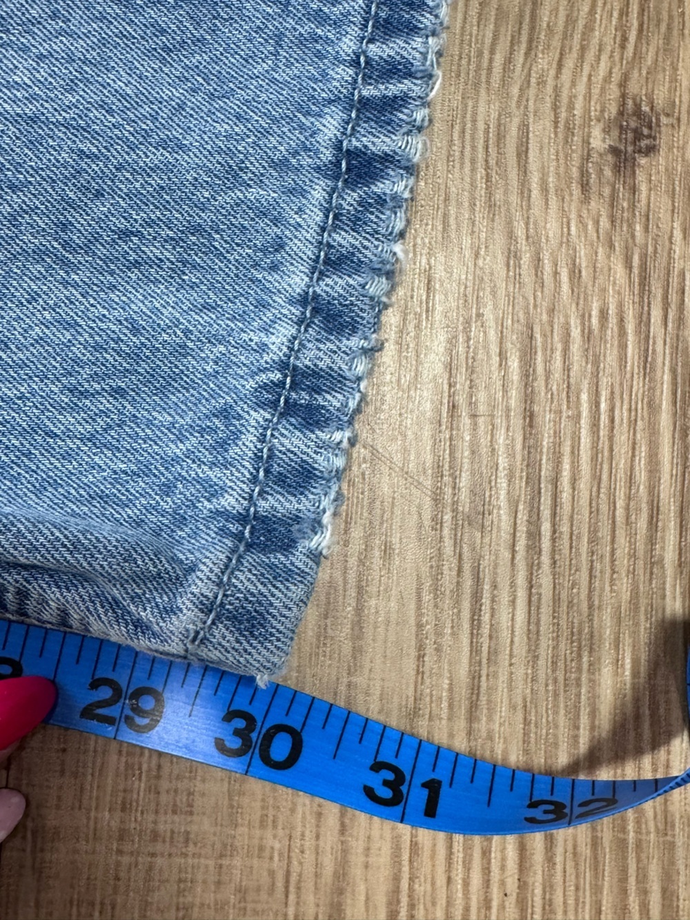 Hollister Low-Rise Baggy Jeans W32 14R Regular Light Wash Chain Charm Detail Y2K - Picture 10 of 11